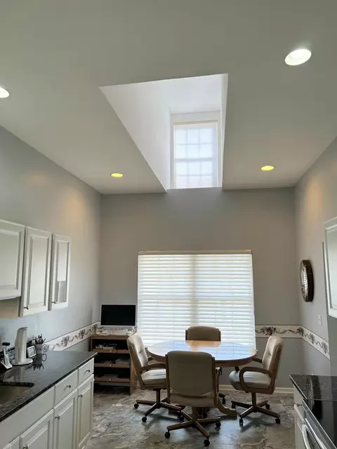 852 E Barrington Cir, Jackson, MI 49203 photo 3