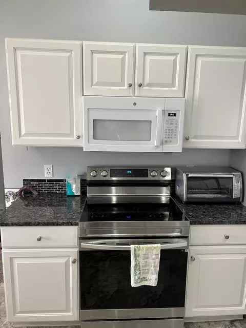852 E Barrington Cir, Jackson, MI 49203 photo 5