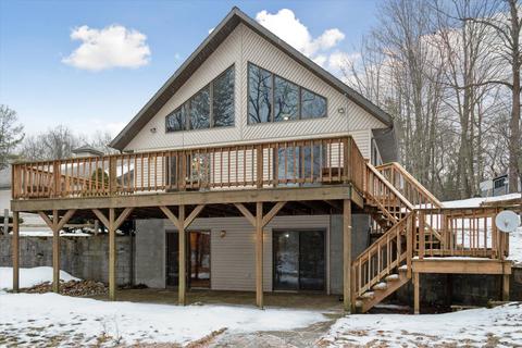 8035 Island View Dr, Newaygo, MI 49337