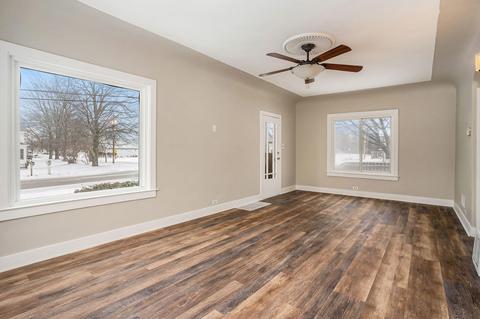 122 5th St, Ferrysburg, MI 49409 photo 4