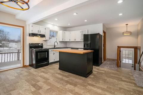 122 5th St, Ferrysburg, MI 49409 photo 5