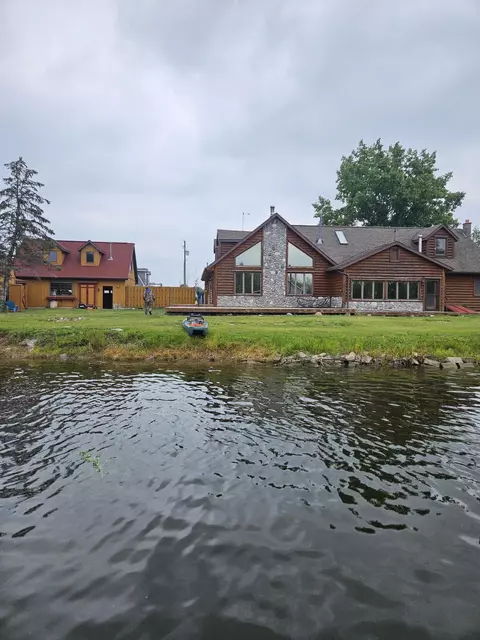 4576 Lake Superior Dr, Standish, MI 48658