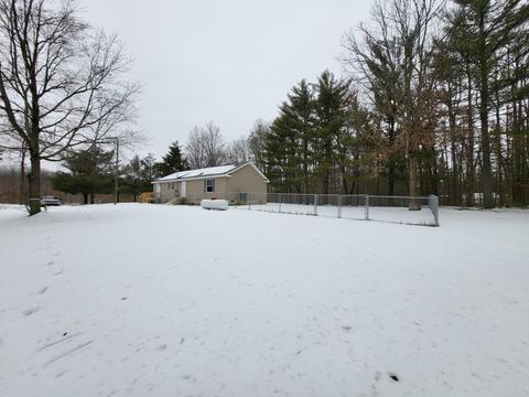 162 S Locust Ave, White Cloud, MI 49349 photo 3