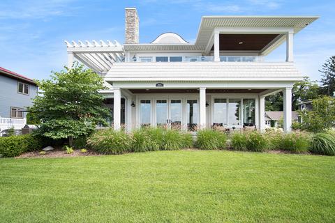 16653 Lakeview St, Spring Lake, MI 49456