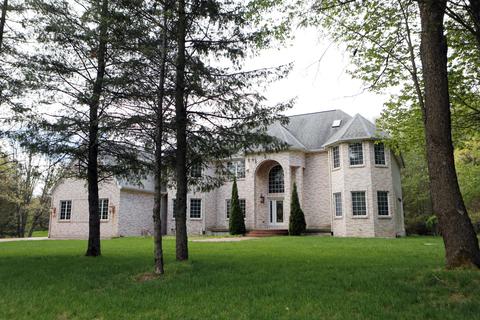 10759 Pine Valley Dr, Greenville, MI 48838