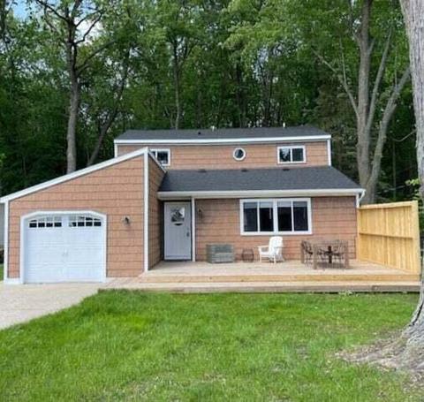 2255 Parker Dr, Wayland, MI 49348
