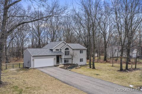 975 Scenic View Dr, Plainwell, MI 49080 photo 2