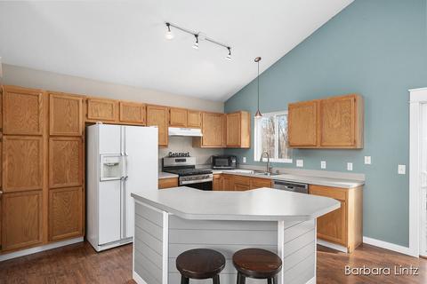 975 Scenic View Dr, Plainwell, MI 49080 photo 8