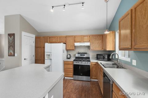 975 Scenic View Dr, Plainwell, MI 49080 photo 9