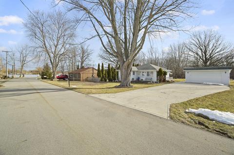 1003 Echo Beach Dr, Jackson, MI 49203 photo 2