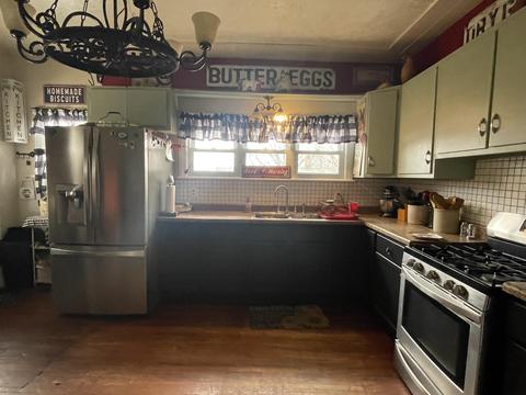 729 Hackett St, Ionia, MI 48846 photo 4
