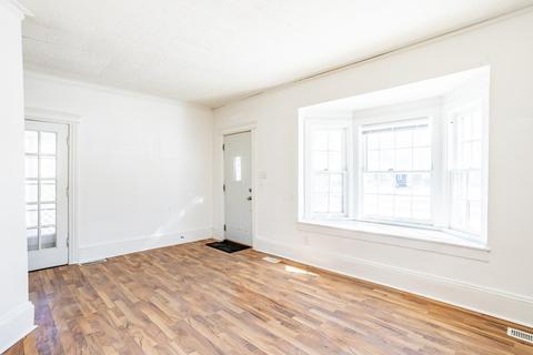 1310 4th St, Jackson, MI 49203 photo 4