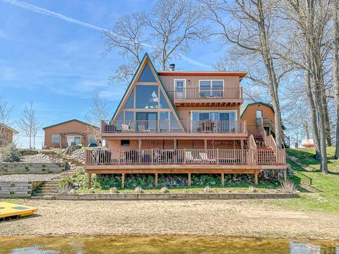 60446 Klett Dr, Decatur, MI 49045