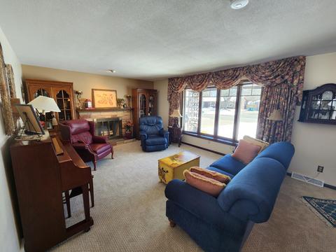 7533 Windgate Dr, Jenison, MI 49428 photo 2
