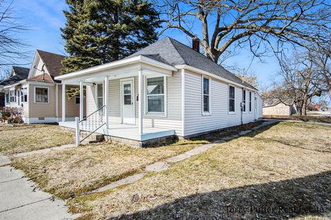 686 W Larch Ave, Muskegon, MI 49441
