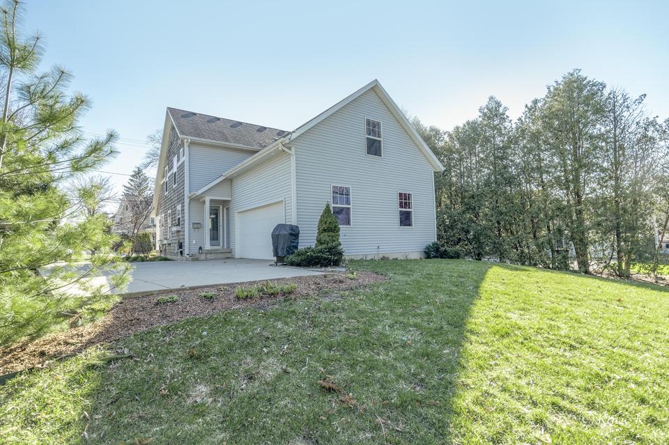  2505 Lake Dr SE, East Grand Rapids, MI 49506 photo 8