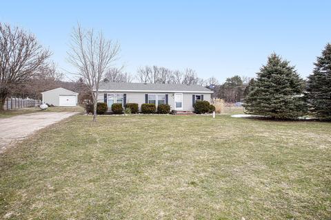 319 Riverview Dr, Plainwell, MI 49080 photo 2