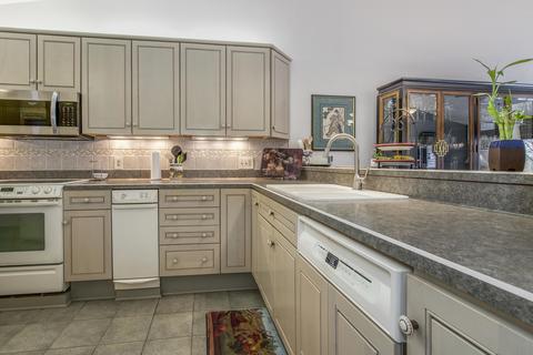 2027 Augusta Dr, Jackson, MI 49201 photo 9