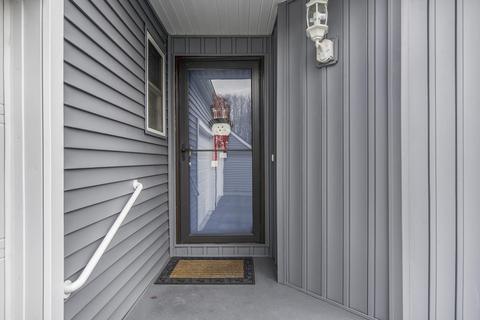 2027 Augusta Dr, Jackson, MI 49201 photo 5