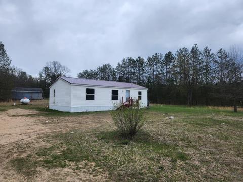 1904 W 68th St, Baldwin, MI 49304