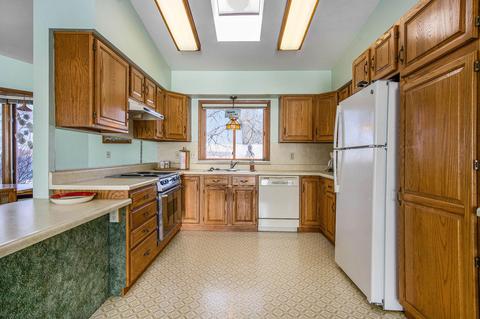 417 Nottingham Dr, Brooklyn, MI 49230 photo 9