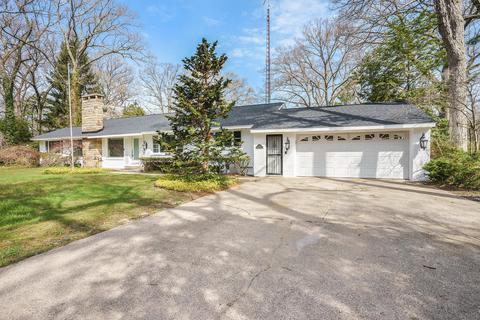 488 Ruddiman Dr, North Muskegon, MI 49445
