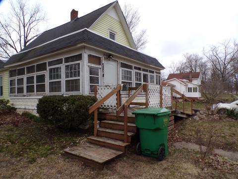 202 W Wayne St, Dowagiac, MI 49047