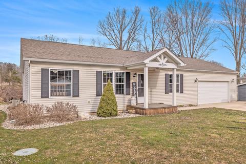 684 Lighthouse Dr, Coldwater, MI 49036