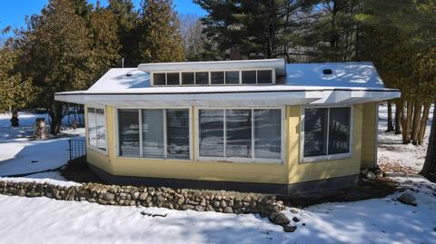 1612 N Shore Dr, Mears, MI 49436