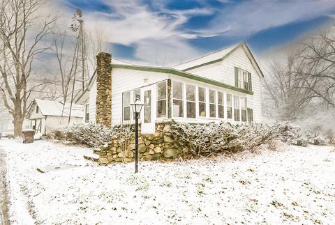 2484 E Glendora Rd, Buchanan, MI 49107 photo 1