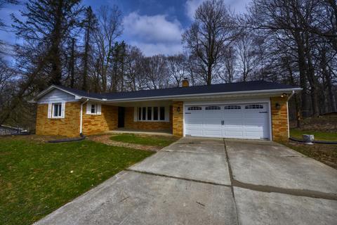 3121 Knight Dr, Buchanan, MI 49107