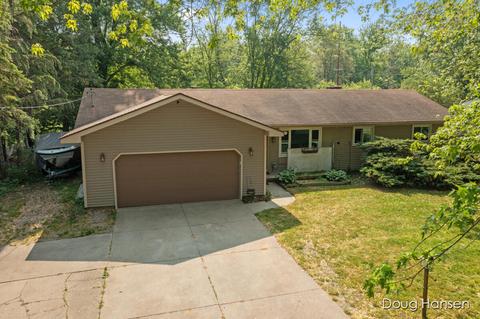 11690 Stebbins Ave, Sparta, MI 49345