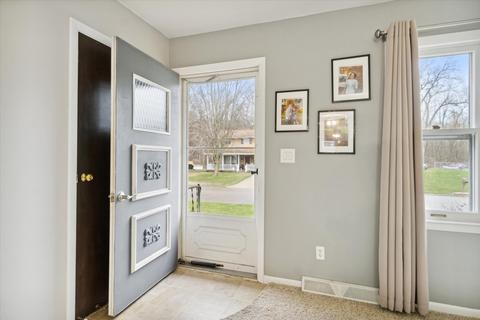3845 Deerfield Dr, Jackson, MI 49203 photo 2
