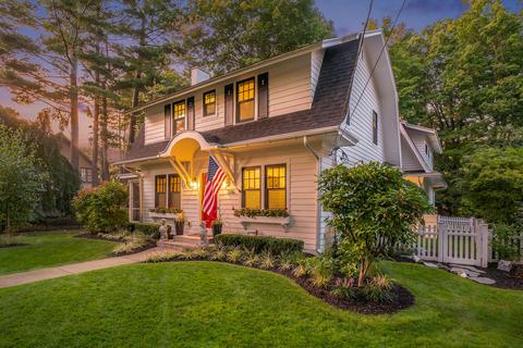 336 Hoffman St, Saugatuck, MI 49453