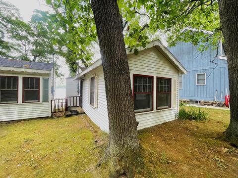 67163 Victory Shore Dr, Dowagiac, MI 49047