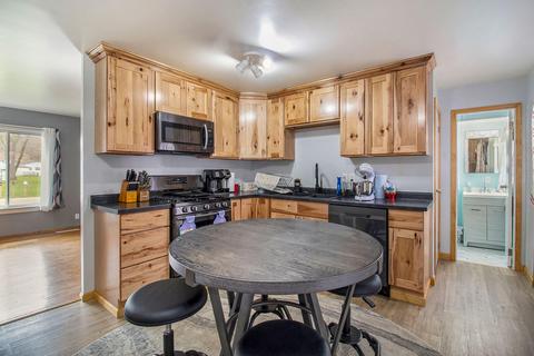 276 Stanford Ln, Jackson, MI 49203 photo 9