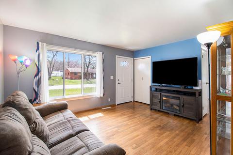 276 Stanford Ln, Jackson, MI 49203 photo 4