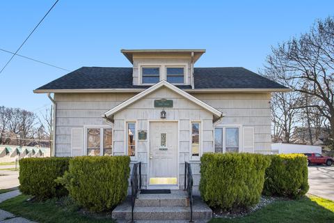 148 N Riverview Dr, Parchment, MI 49004