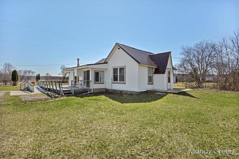 8310 E Sidney Rd, Crystal, MI 48818 photo 3