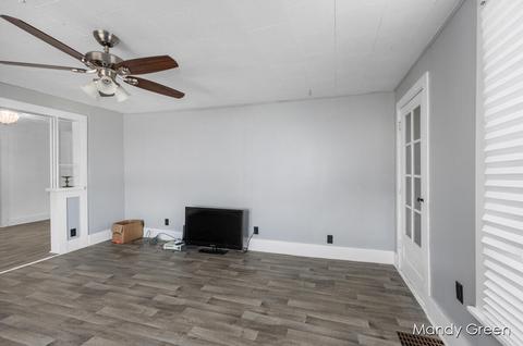 8310 E Sidney Rd, Crystal, MI 48818 photo 4