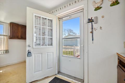 208 Watts St, Jackson, MI 49203 photo 4