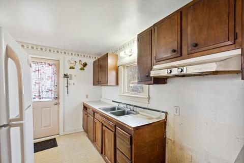 208 Watts St, Jackson, MI 49203 photo 5