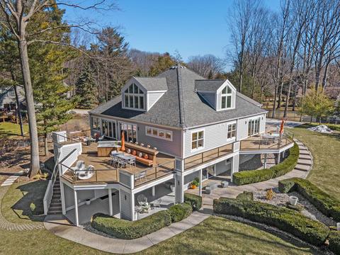 17732 Tamarack Ln, Grand Haven, MI 49417
