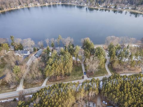4317 W Pine Bluff Dr, Grant, MI 49327 photo 2