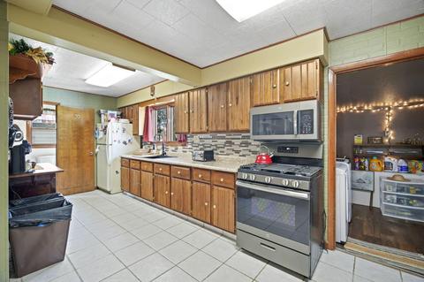 930 Grant St, Jackson, MI 49203 photo 4