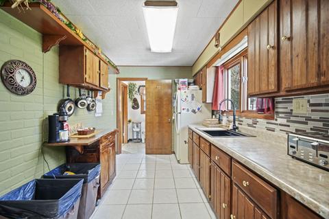 930 Grant St, Jackson, MI 49203 photo 5