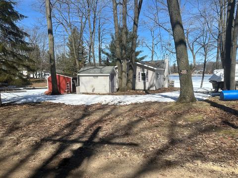 341 South St, Harrison, MI 48625 photo 3