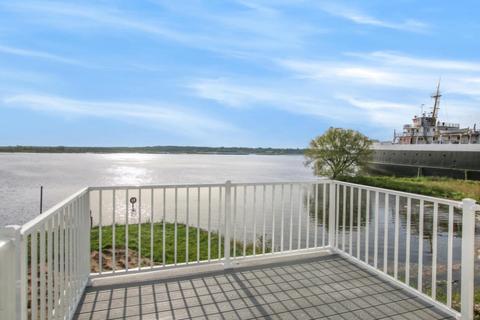 173 Joslin Cove Dr, Manistee, MI 49660