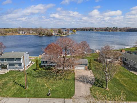 3808 Peninsula Dr, Norton Shores, MI 49444