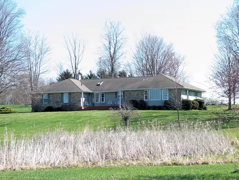 29289 Hillside Dr, Bangor, MI 49013